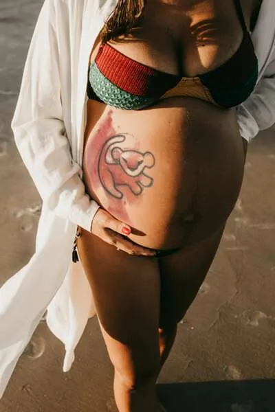 Idea de tatuaje temporal para barriga de embarazo