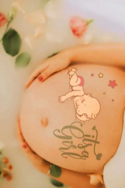 Idea per un tatuaggio temporaneo per la pancia di una gravidanza